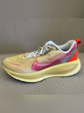 Size 10.5 - Nike Vomero 18 'International Running Pack LD-1000 Men’s IH3576-999